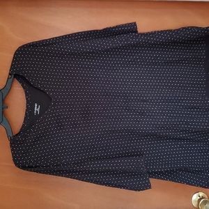 Catherine's top size 0X (14/16W)